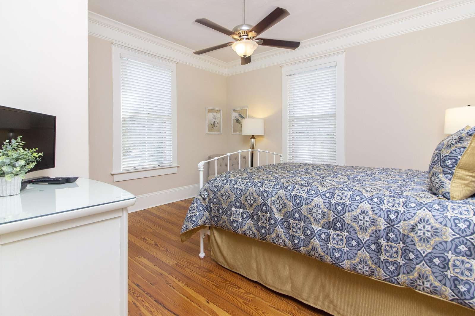 Guest Bedroom - Queen