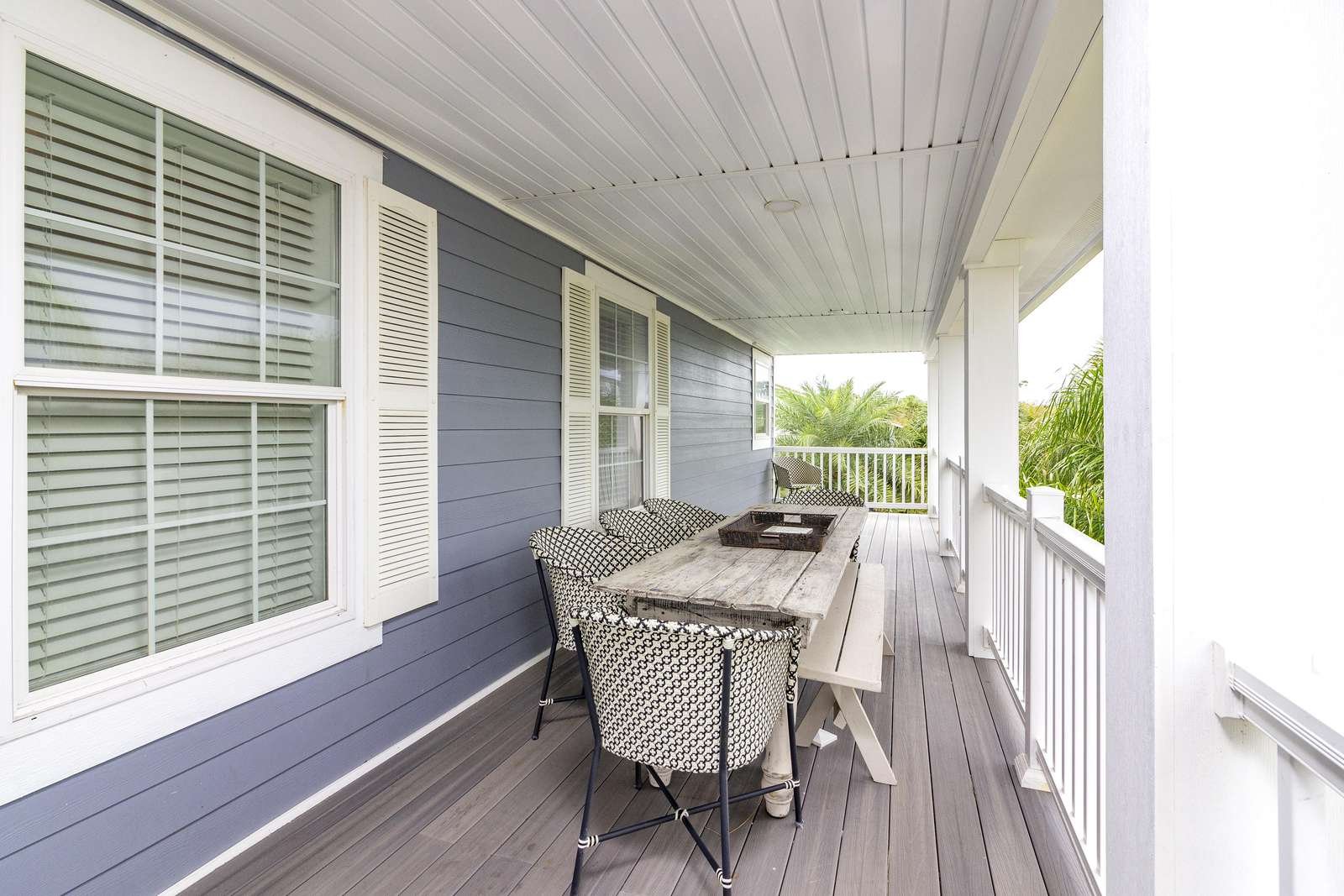 Second Floor Veranda - Outside Dining!