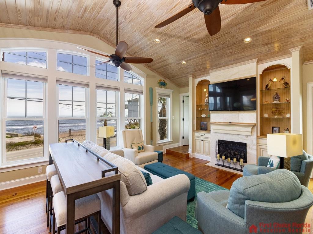 Oyster House Living Room with View