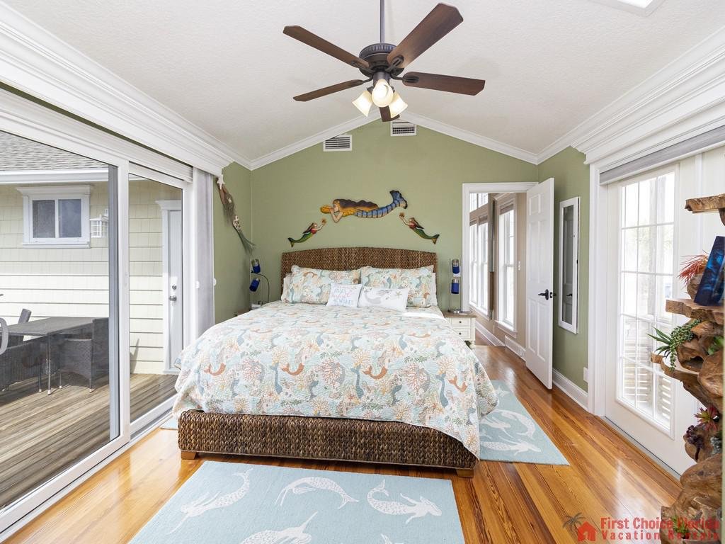 Oyster House Bed with Patio Access