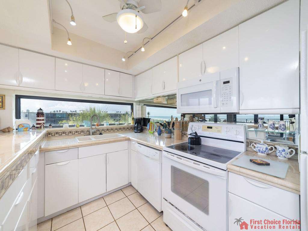 Anastasia Condo - Kitchen