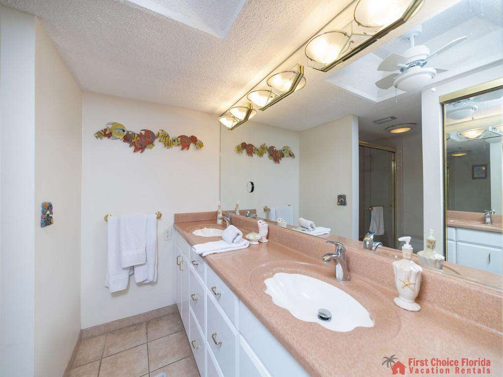 Anastasia Condo - Primary Bathroom