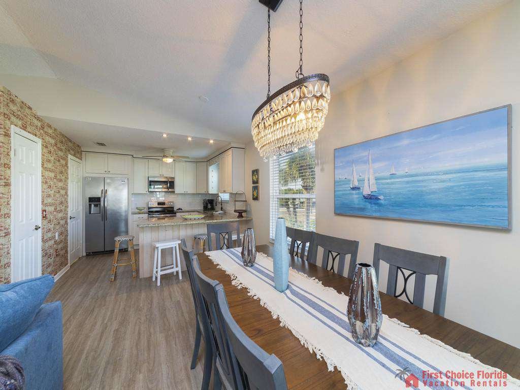 Island Retreat Unit A Dining Room to Kitchen