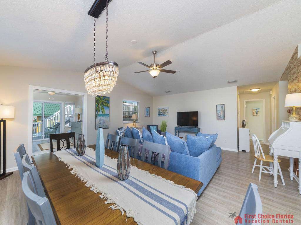 Island Retreat Unit A Dining Room and Living Room