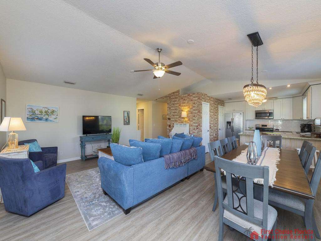 Island Retreat Unit A Living Room and Dining Room