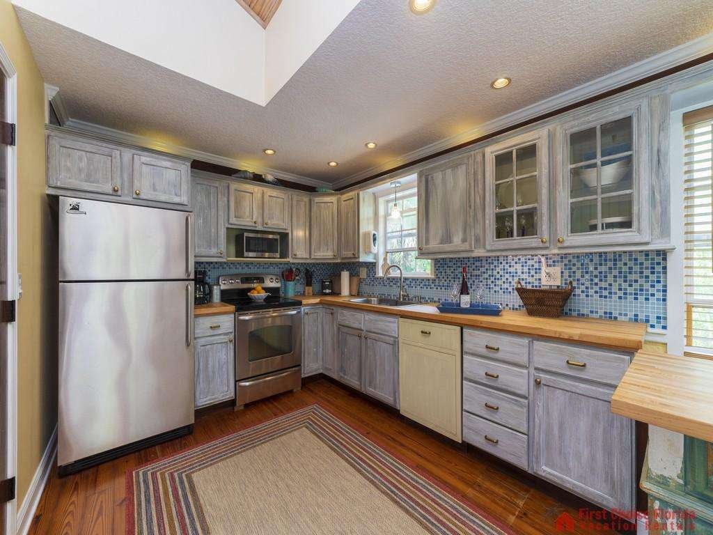 Island Surf Cottage Kitchen