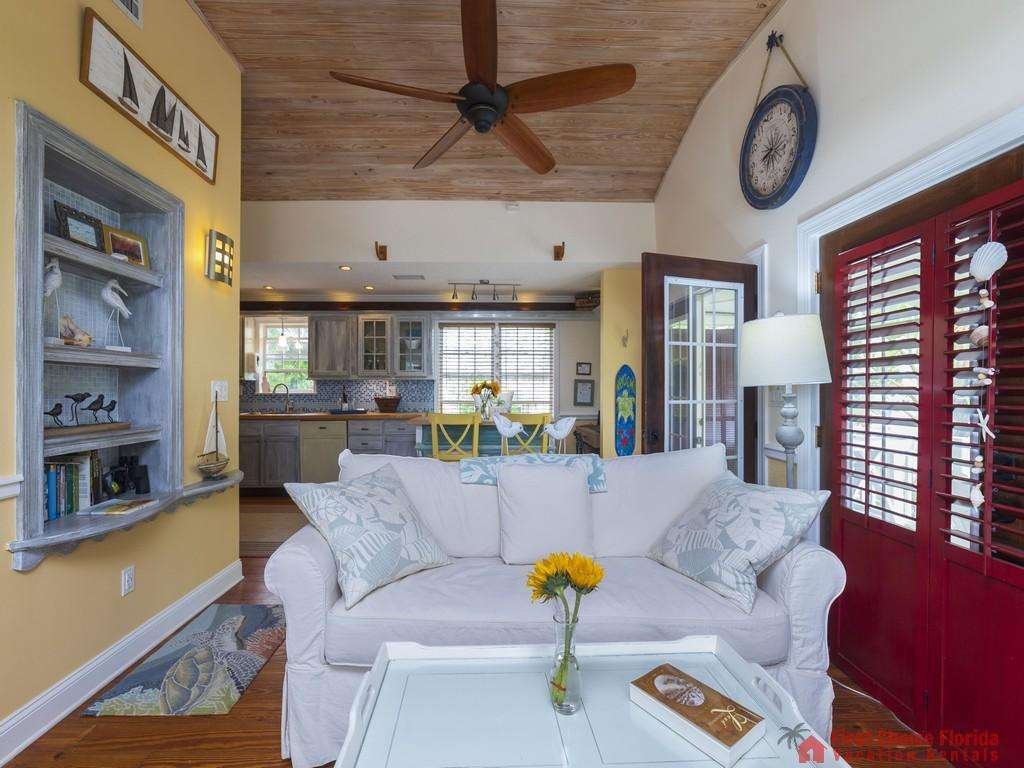 Island Surf Cottage Living Room