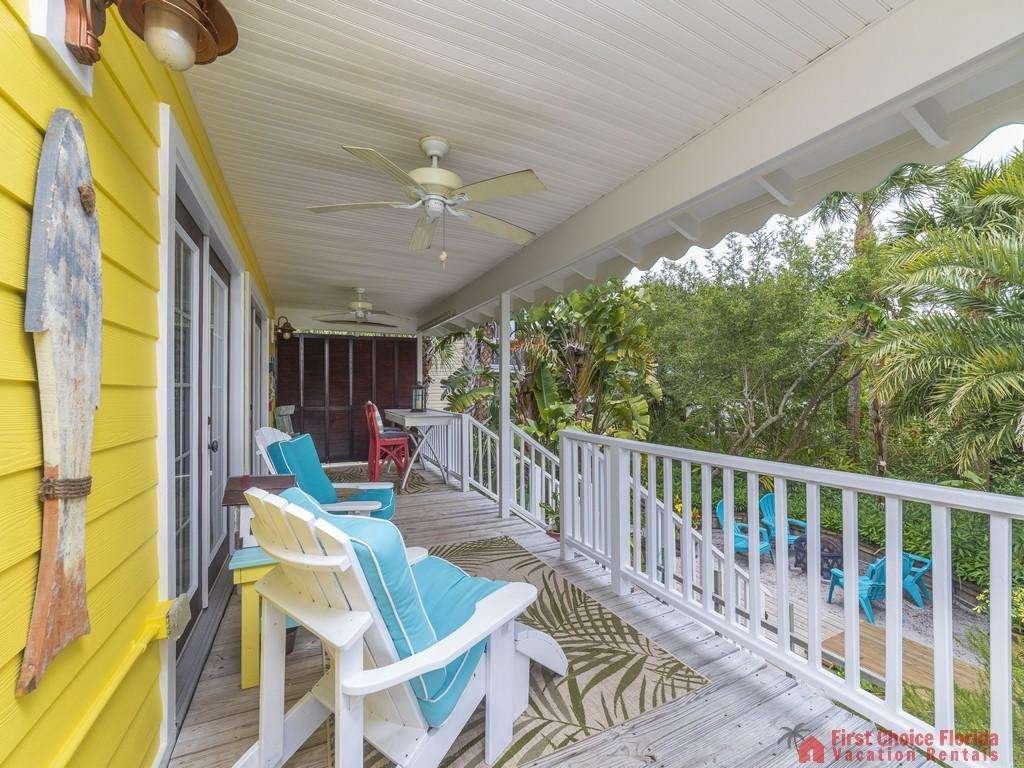Island Surf Cottage Deck